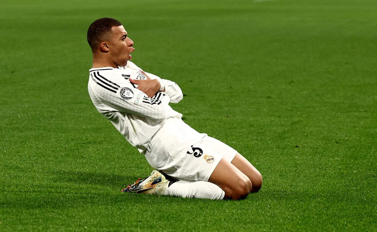 تفاصيل خلاف باريس سان جيرمان مع كيليان مبابي