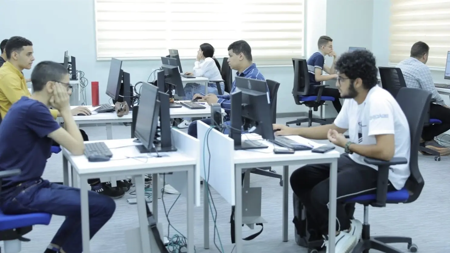 تنسيق المرحلة الأولى 2025.. معامل هندسة القاهرة تواصل إستقبال طلاب الثانوية العامة