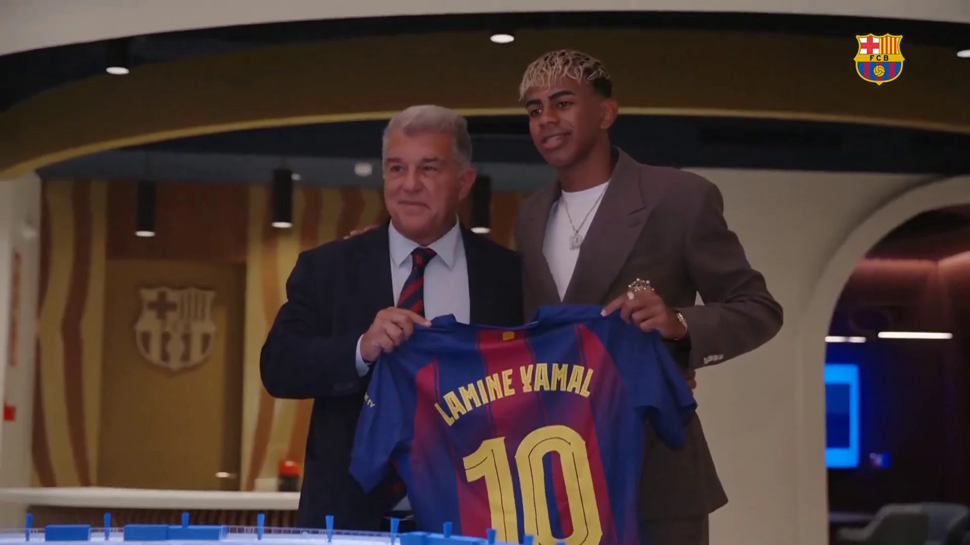 تفاصيل عقد لامين يامال الجديد مع برشلونة