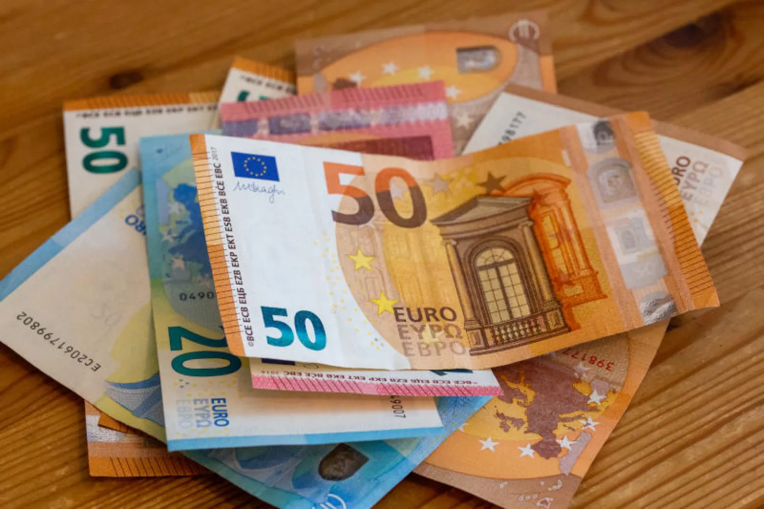 سعر اليورو اليوم الأربعاء 3 سبتمبر 2025 بختام التعاملات أمام الجنيه
