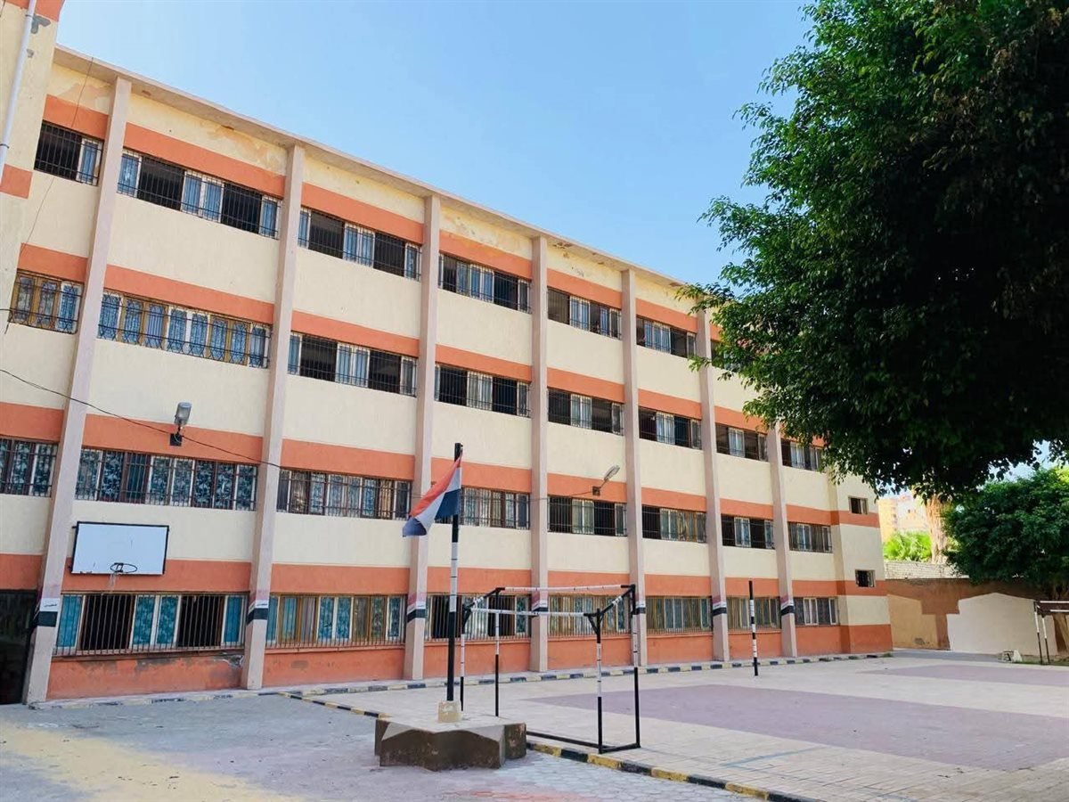 مفاجأة.. والد طالب الإسكندرية يبرئ المدرس من إهانة نجله